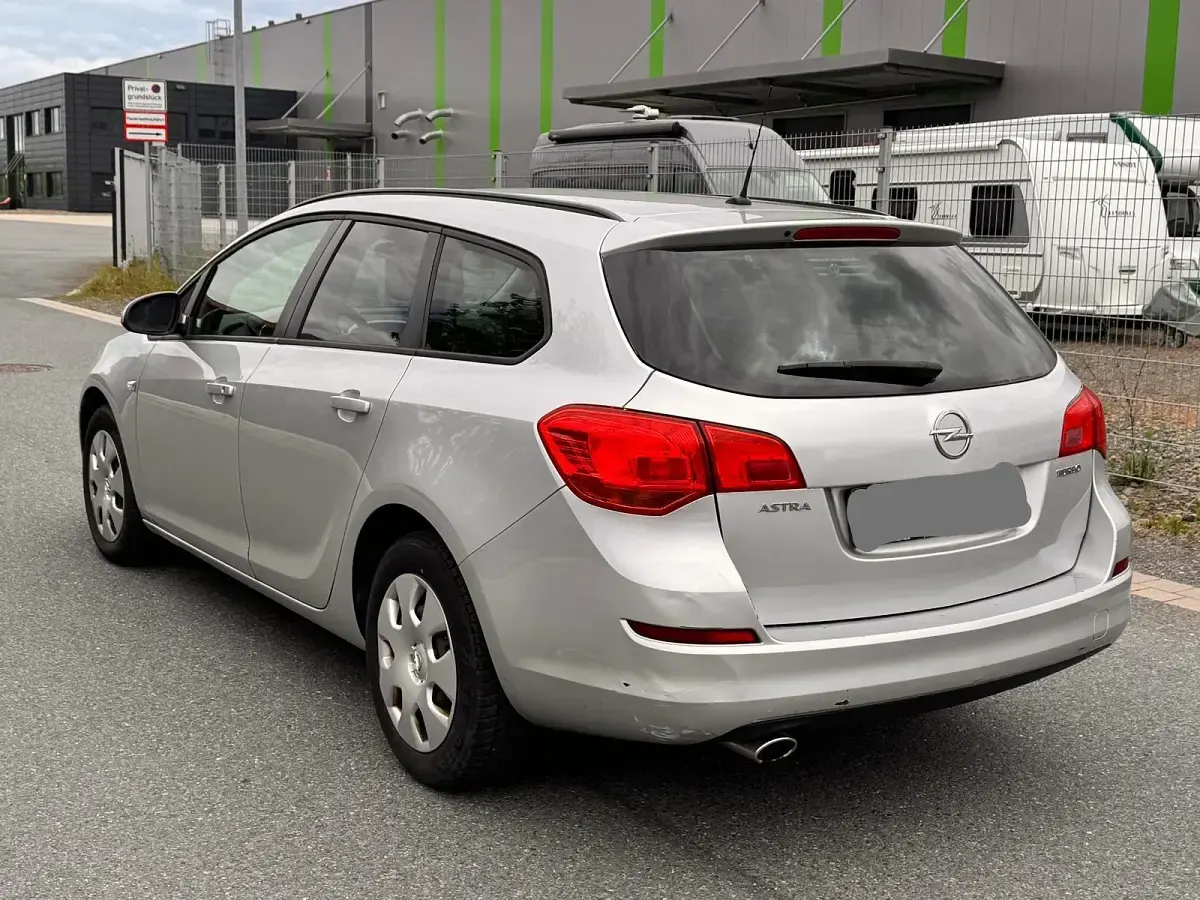 Gebraucht Opel Astra 140 PS (102 kW) 2011 Silber Kombi