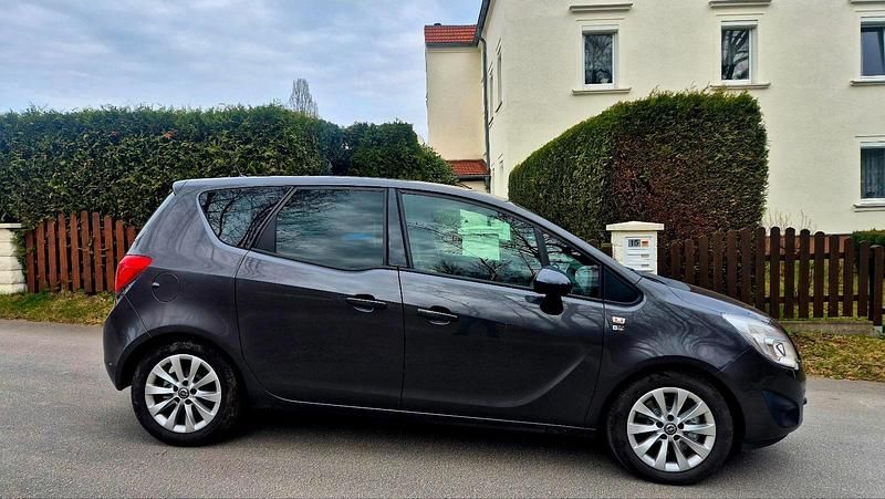 Gebraucht Opel Meriva 131 PS (96 kW) 2012 Grau Van / Kleinbus