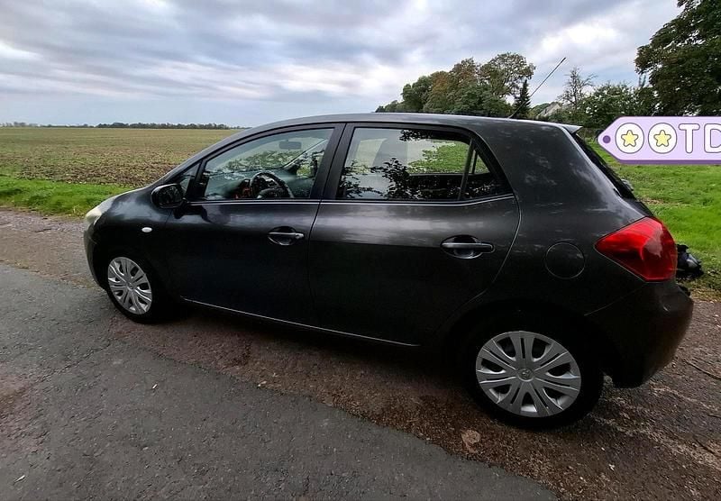 Andere farben Gebraucht 2007 Toyota Auris Sol Limousine | 4.500 € (Fairer Preis) - Bild 1/4