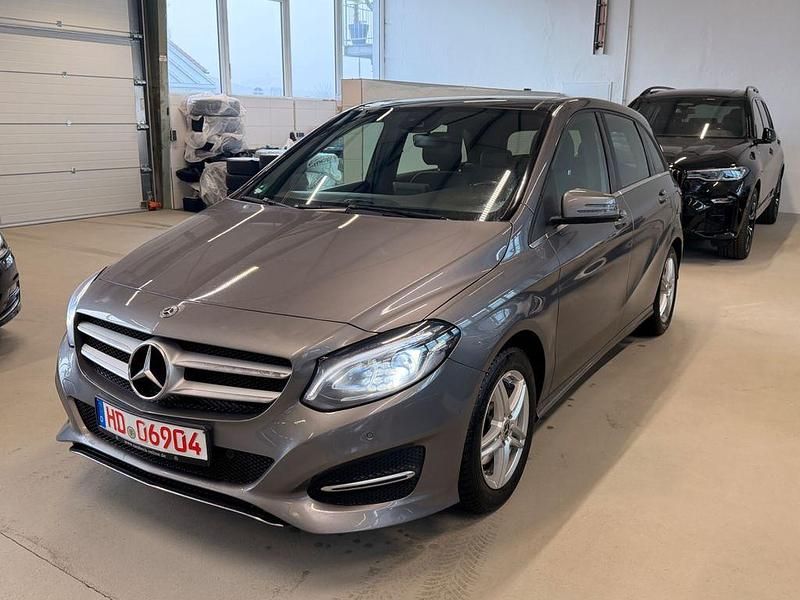 Gebraucht Mercedes B200 156 PS (114 kW) 2017 Grau Van / Kleinbus