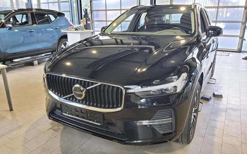 Gebraucht Volvo XC60 Core 197 PS (144 kW) 2023 Black stone, solid / solid SUV