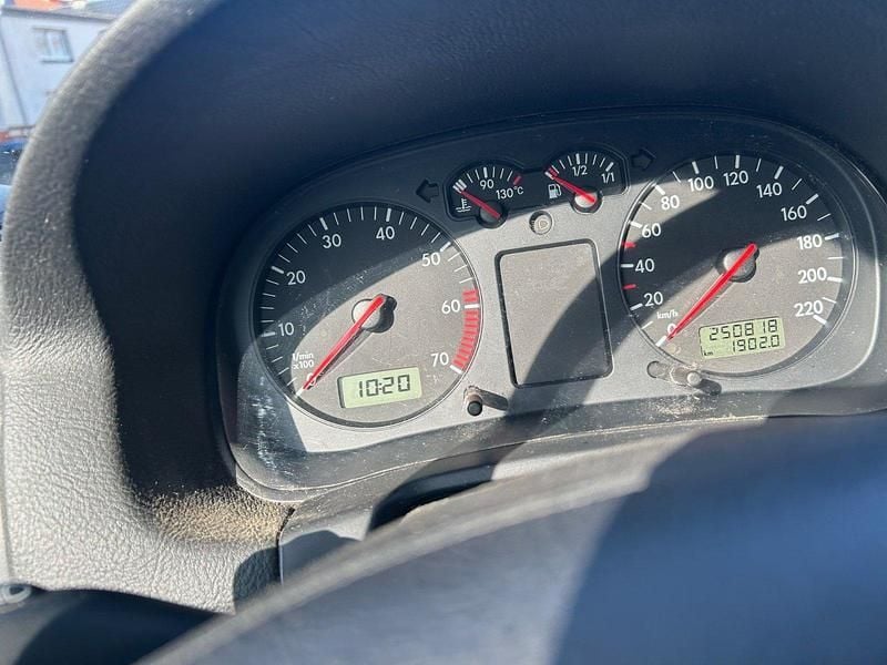 Gebraucht VW Golf IV 75 PS (55 kW) 2003 Schwarz Kleinwagen