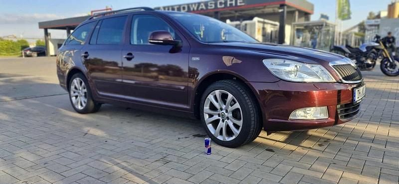 Rot Gebraucht 2011 Skoda Octavia Kombi | 4.499 € (Fairer Preis) - Bild 1/4