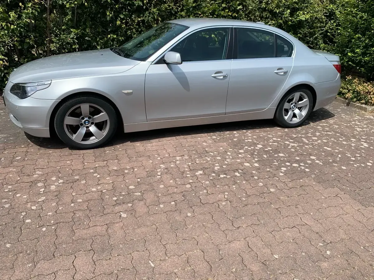 Second-hand BMW 525 177 CP (130 kW) 2004 Argintiu Berlinǎ