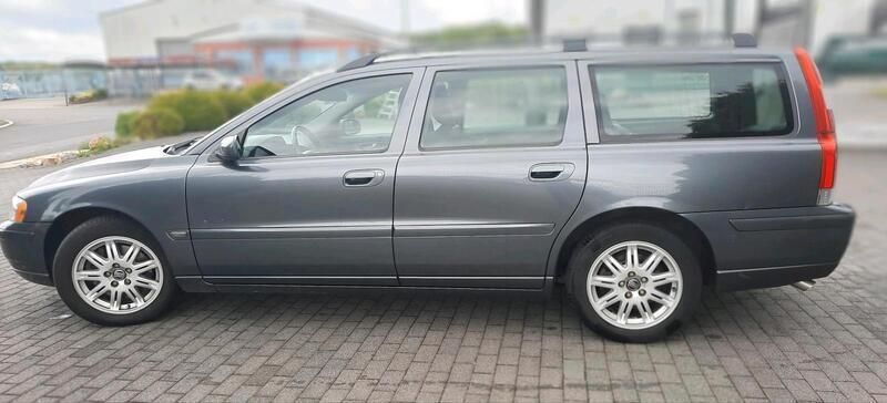 Grau Gebraucht 2006 Volvo V70 Kombi | 3.199 € (Fairer Preis) - Bild 1/4