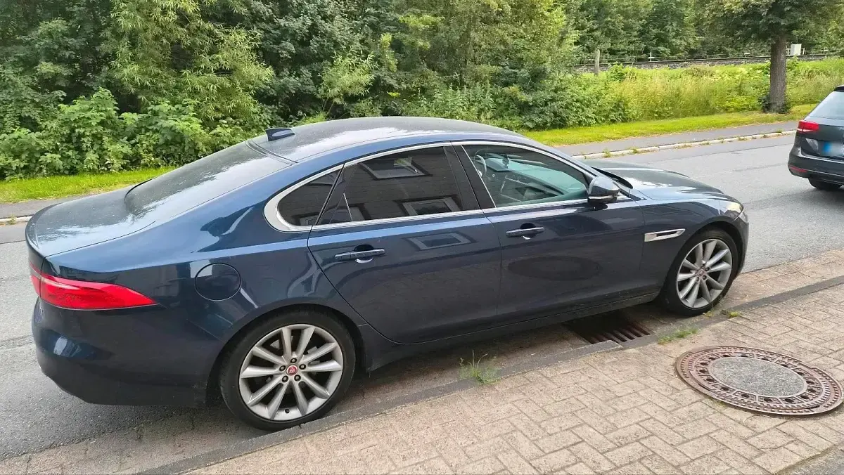 Gebraucht Jaguar XF 241 PS (177 kW) 2017 Andere farben Limousine
