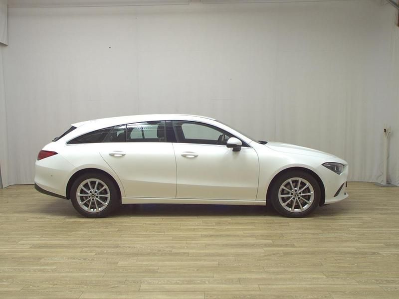 Gebraucht Mercedes CLA200 Shooting Brake 150 PS (110 kW) 2022 Weiss Kombi