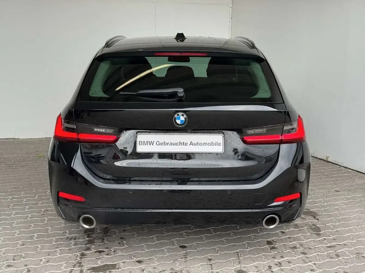 Gebraucht BMW 330 245 PS (180 kW) 2023 Schwarz Limousine
