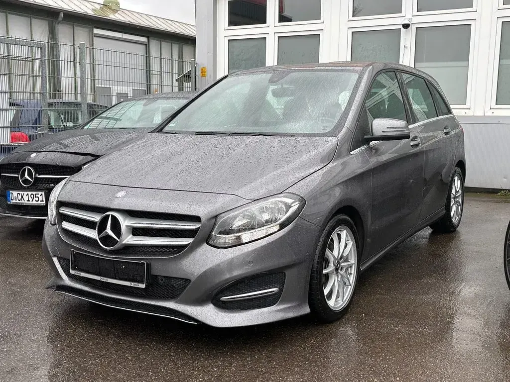 Gebraucht Mercedes B180 Urban 109 PS (80 kW) 2017 Grau Kleinwagen