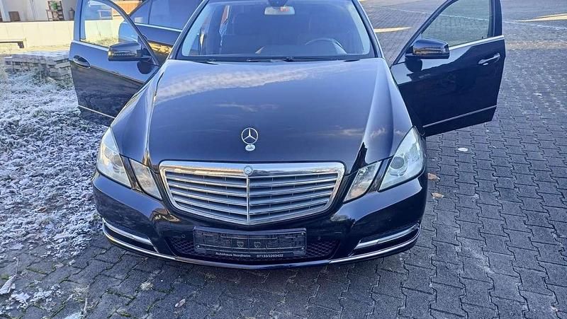 Gebraucht Mercedes E250 204 PS (150 kW) 2011 Limousine