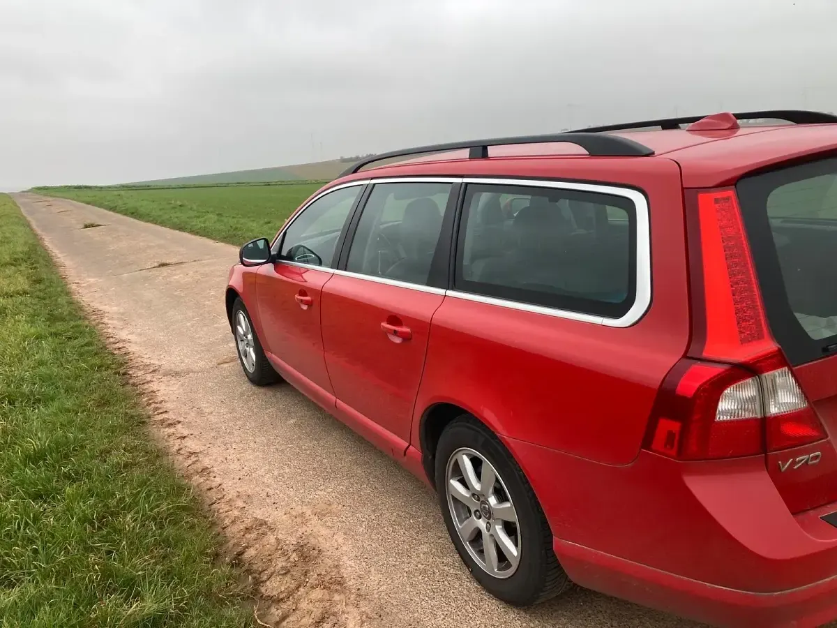 Gebraucht Volvo V70 231 PS (169 kW) 2012 Rot Kombi