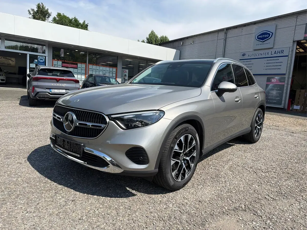 Gebraucht Mercedes GLC220 Avantgarde 197 PS (144 kW) 2024 SUV
