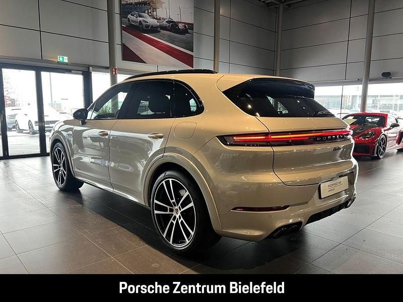 Gebraucht Porsche Cayenne Turbo E-Hybrid 740 PS (544 kW) 2025 Cashmerebeigemetallic SUV