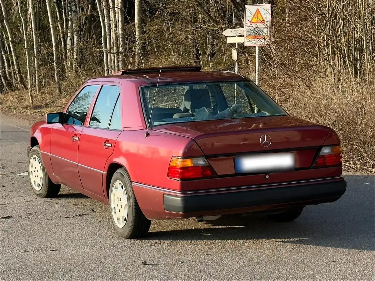 Gebraucht Mercedes 200 118 PS (86 kW) 1990 Rot Limousine