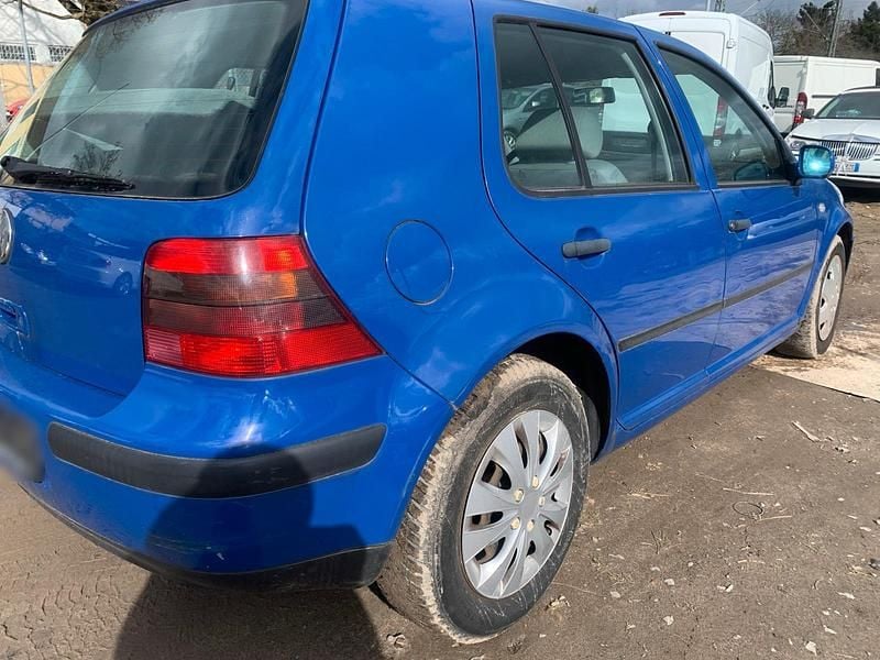 Gebraucht VW Golf IV 75 PS (55 kW) 2001 Blau Kleinwagen