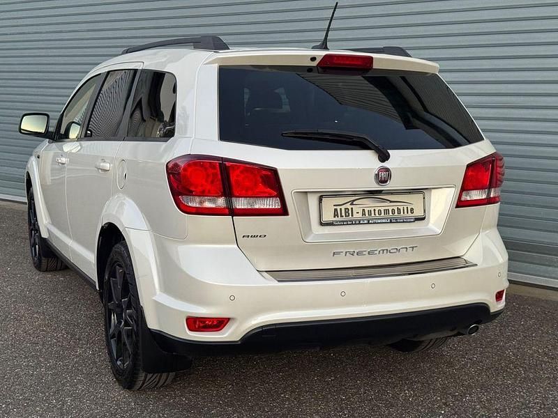 Usado Fiat Freemont Black Code 170 CV (125 kW) 2015 Blanco SUV