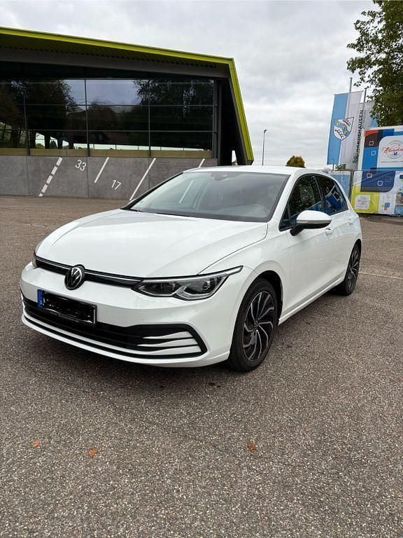 Weiß Gebraucht 2020 VW Golf VIII IQ Drive Limousine | 17.800 € (Fairer Preis) - Bild 1/4