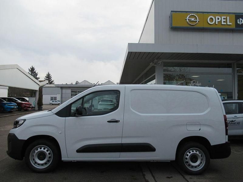 Neu Opel Combo Basis 131 PS (96 kW) 2025 Weiß Limousine