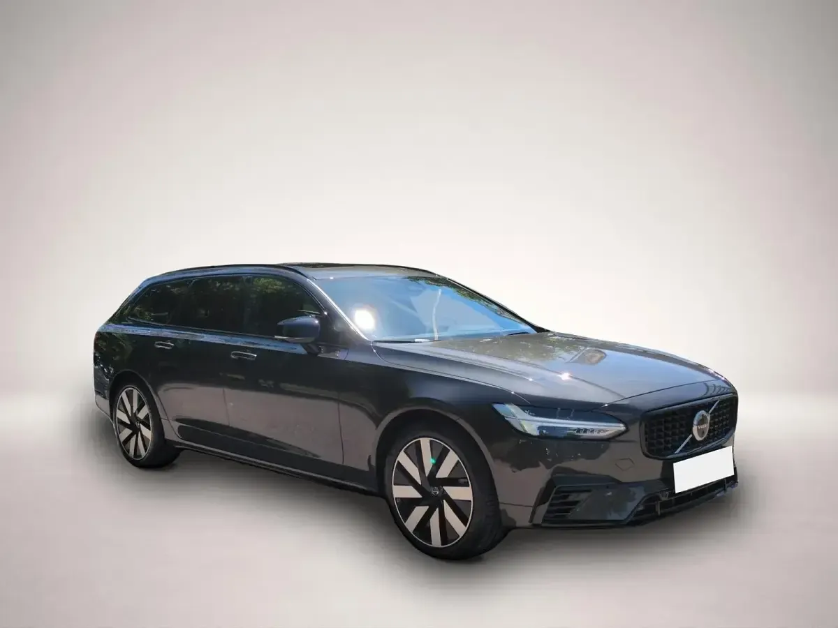 Gebraucht Volvo V90 Plus 455 PS (334 kW) 2025 Manufacturer Kombi