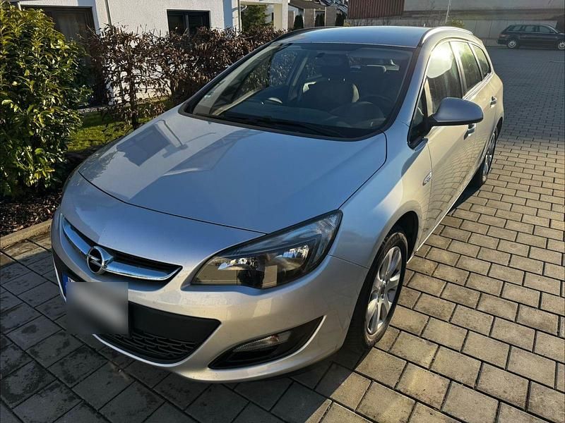 Gebraucht Opel Astra Edition 136 PS (100 kW) 2014 Silber Kombi