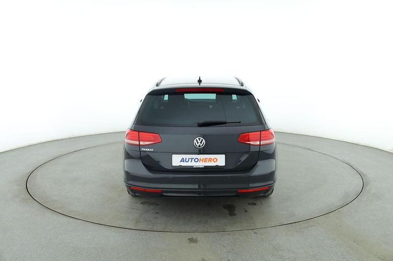 Gebraucht VW Passat Comfortline 150 PS (110 kW) 2019 Grau Kombi