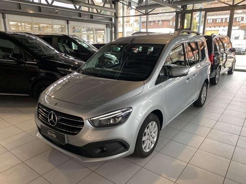 Gebraucht Mercedes T180 Progressive 116 PS (85 kW) 2024 Helvinsilber Van / Kleinbus