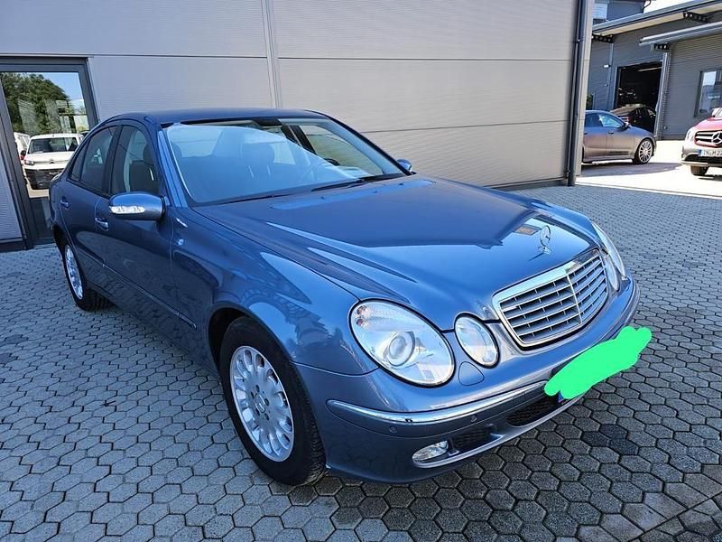 Gebraucht Mercedes E200 163 PS (119 kW) 2005 Blau Limousine