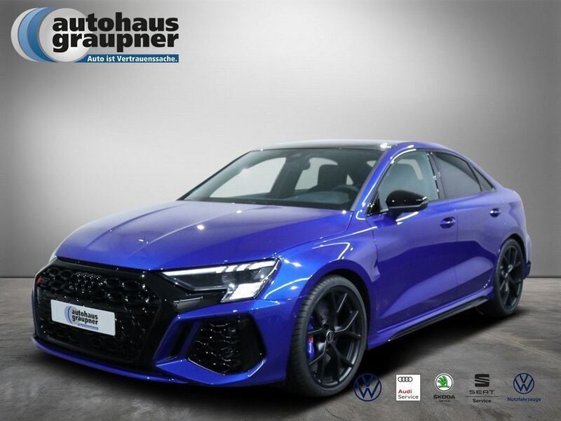 Blau / sepangblau Gebraucht 2023 Audi RS3 Ambiente Limousine | 61.823 € (Etwas zu teuer) - Bild 1/4