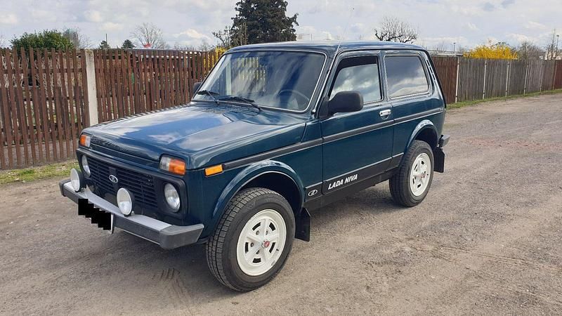 Gebraucht Lada niva 82 PS (60 kW) 2012 Grün SUV