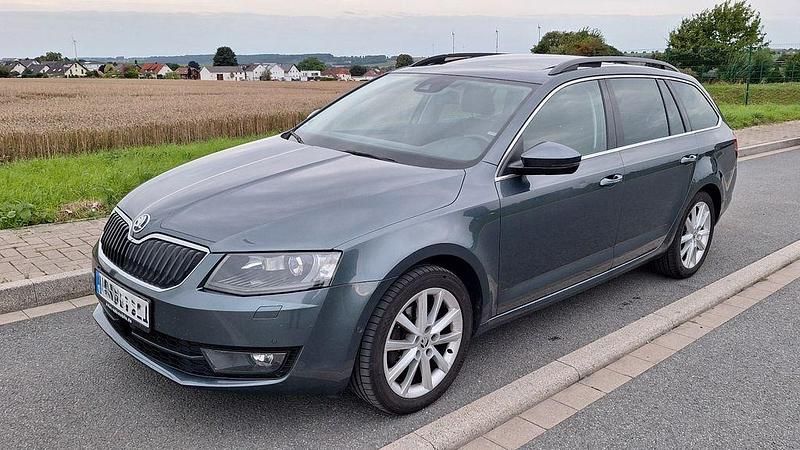 Grau Gebraucht 2015 Skoda Octavia Kombi | 7.450 € (Guter Preis) - Bild 1/4