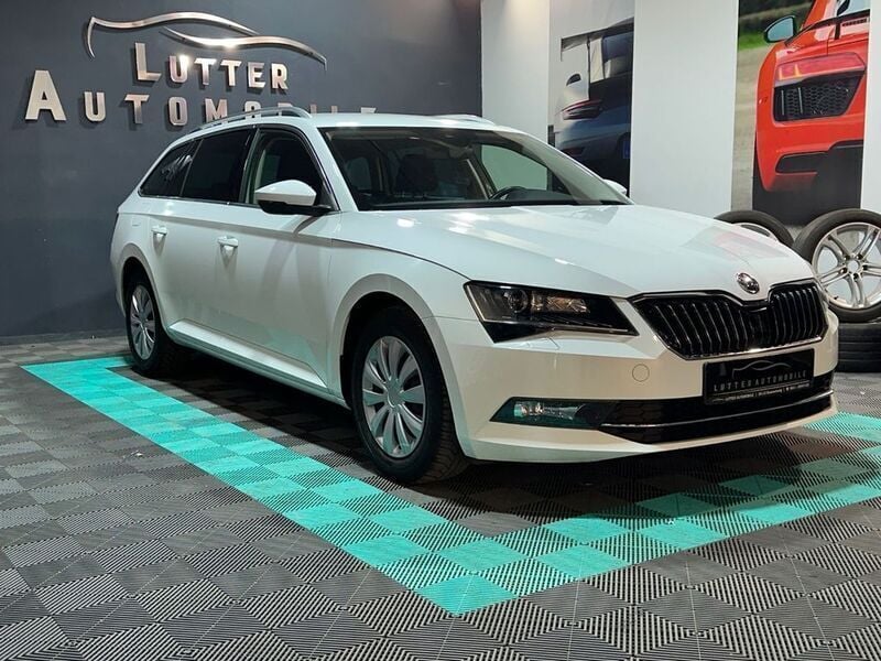 Weiß Gebraucht 2019 Skoda Superb Style Kombi | 18.999 € (Superpreis) - Bild 1/4