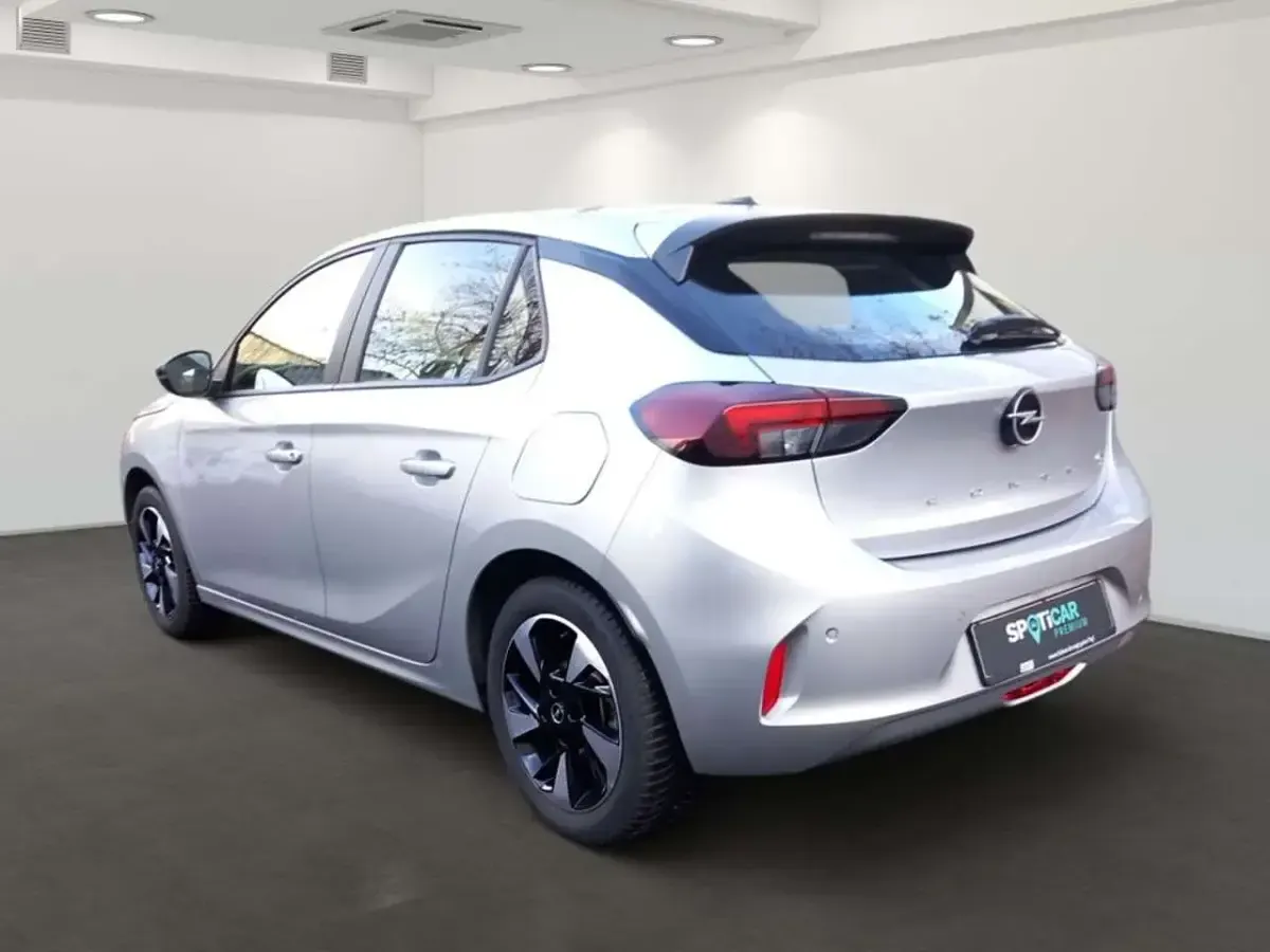 Gebraucht Opel Corsa-e 100 kW (136 PS) 2023 Kristall silber (met Kleinwagen