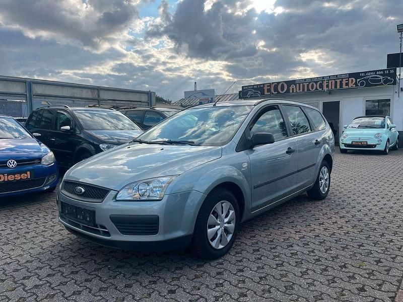 Gebraucht Ford Focus Trend 101 PS (74 kW) 2005 Silber Kombi
