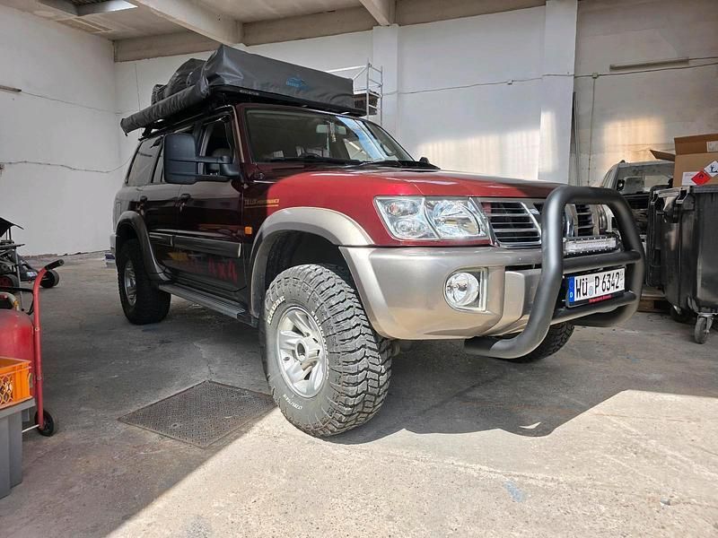 Rot Gebraucht 2004 Nissan Patrol SUV | 25.000 € (Guter Preis) - Bild 1/4