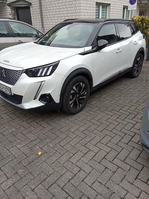 Weiß Gebraucht 2021 Peugeot e-2008 GT SUV | 19.900 € (Fairer Preis) - Bild 1/4