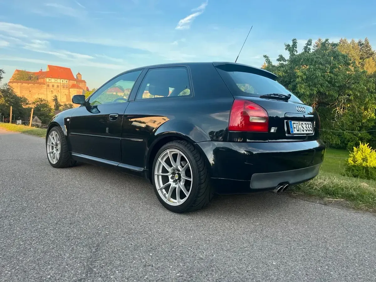 Używany Audi S3 204 KM (150 kW) 1999 Czarny Hatchback