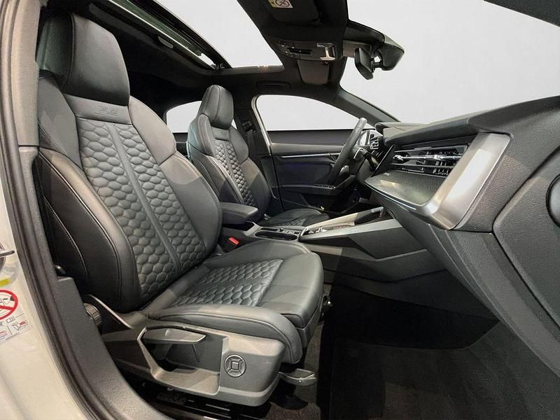 Gebraucht Audi RS3 Ambiente 400 PS (294 kW) 2024 Gletscherweiß metallic Limousine