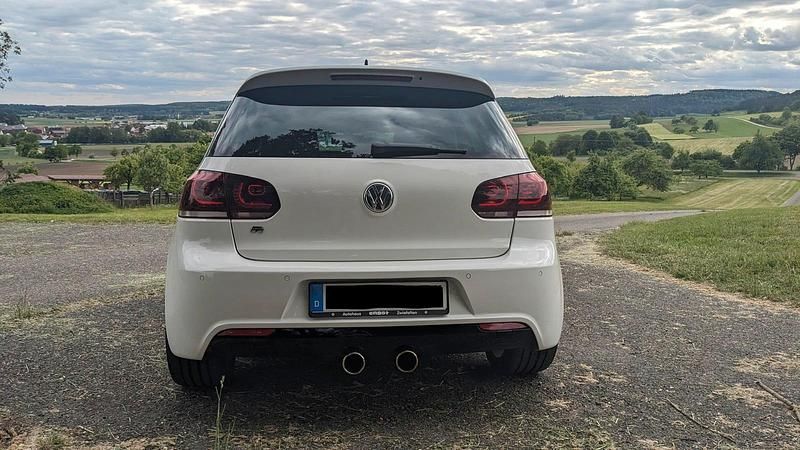 Używany VW Golf VI R 271 KM (199 kW) 2010 Biały Hatchback