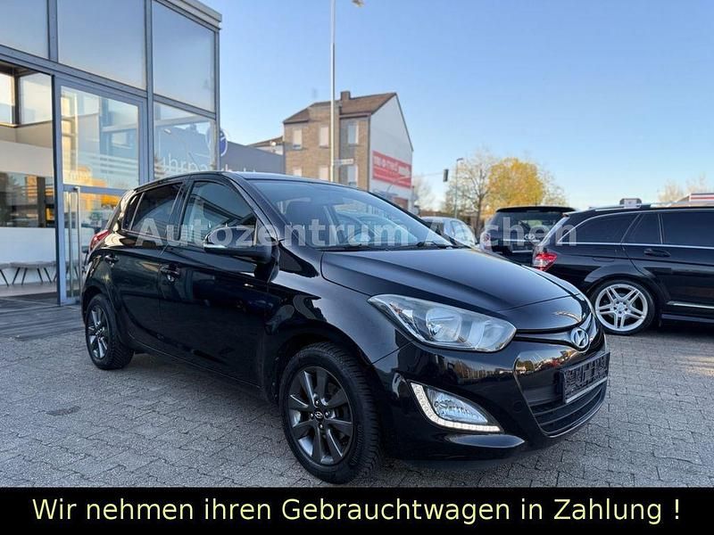 Gebraucht Hyundai i20 86 PS (63 kW) 2014 Schwarz Kleinwagen