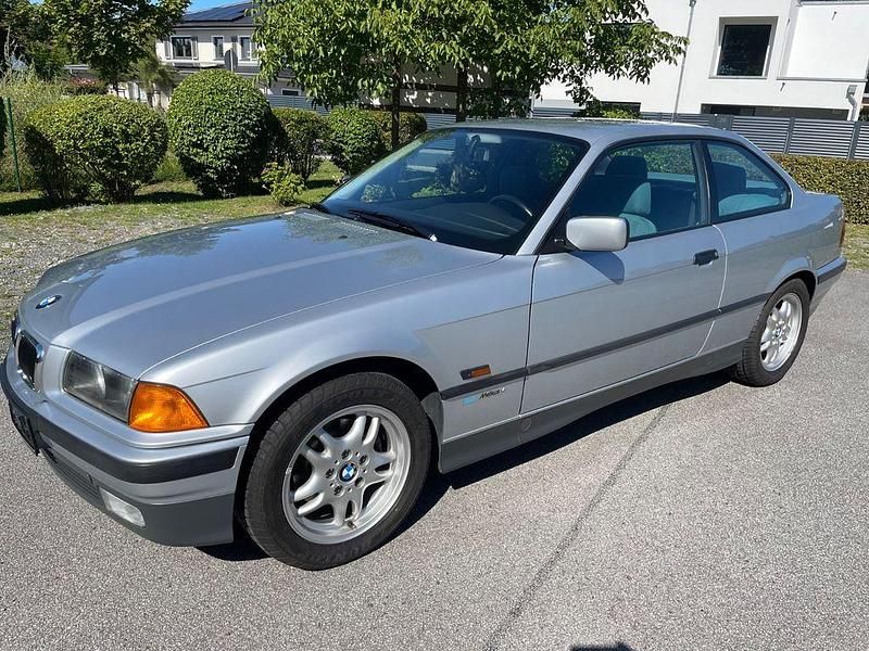 Silber Gebraucht 1995 BMW 316 Coupé | 9.999 € - Bild 1/4