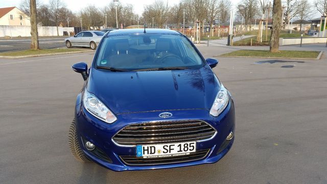 Gebraucht Ford Fiesta Titanium 101 PS (74 kW) 2014 Blau metallic Kleinwagen