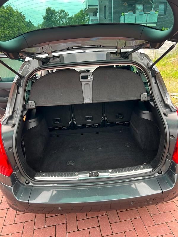 Grau Gebraucht 2011 Peugeot 308 Kombi | 1.640 € (Guter Preis) - Bild 1/4