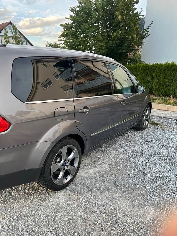 Gebraucht Ford Galaxy 163 PS (119 kW) 2012 Braun Van / Kleinbus