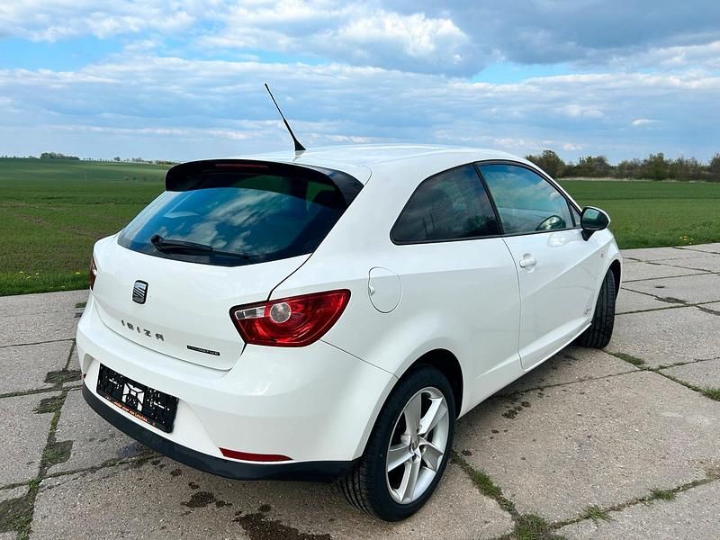 Używany Seat Ibiza 86 KM (63 kW) 2012 Biały Hatchback