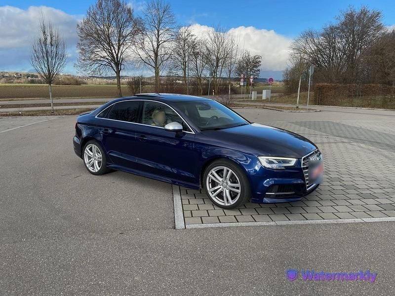 Blau Gebraucht 2019 Audi S3 Limousine | 25.500 € (Guter Preis) - Bild 1/4