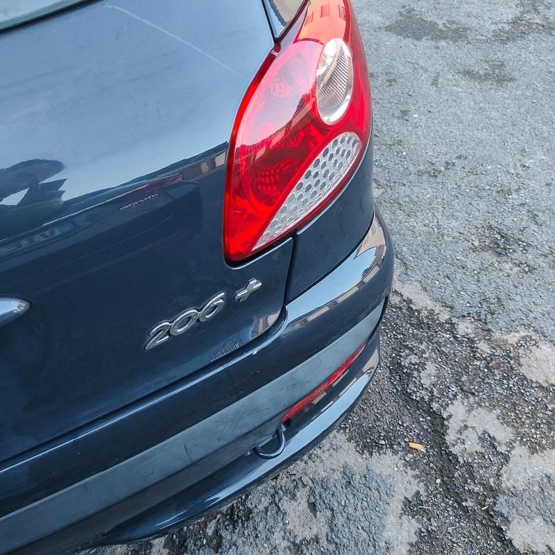 Gebraucht Peugeot 206+ 75 PS (55 kW) 2010 Schwarz Kleinwagen