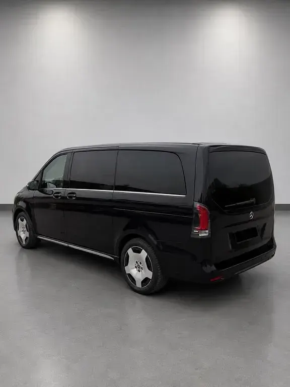 Gebraucht Mercedes V300 237 PS (174 kW) 2024 Schwarz Van / Kleinbus