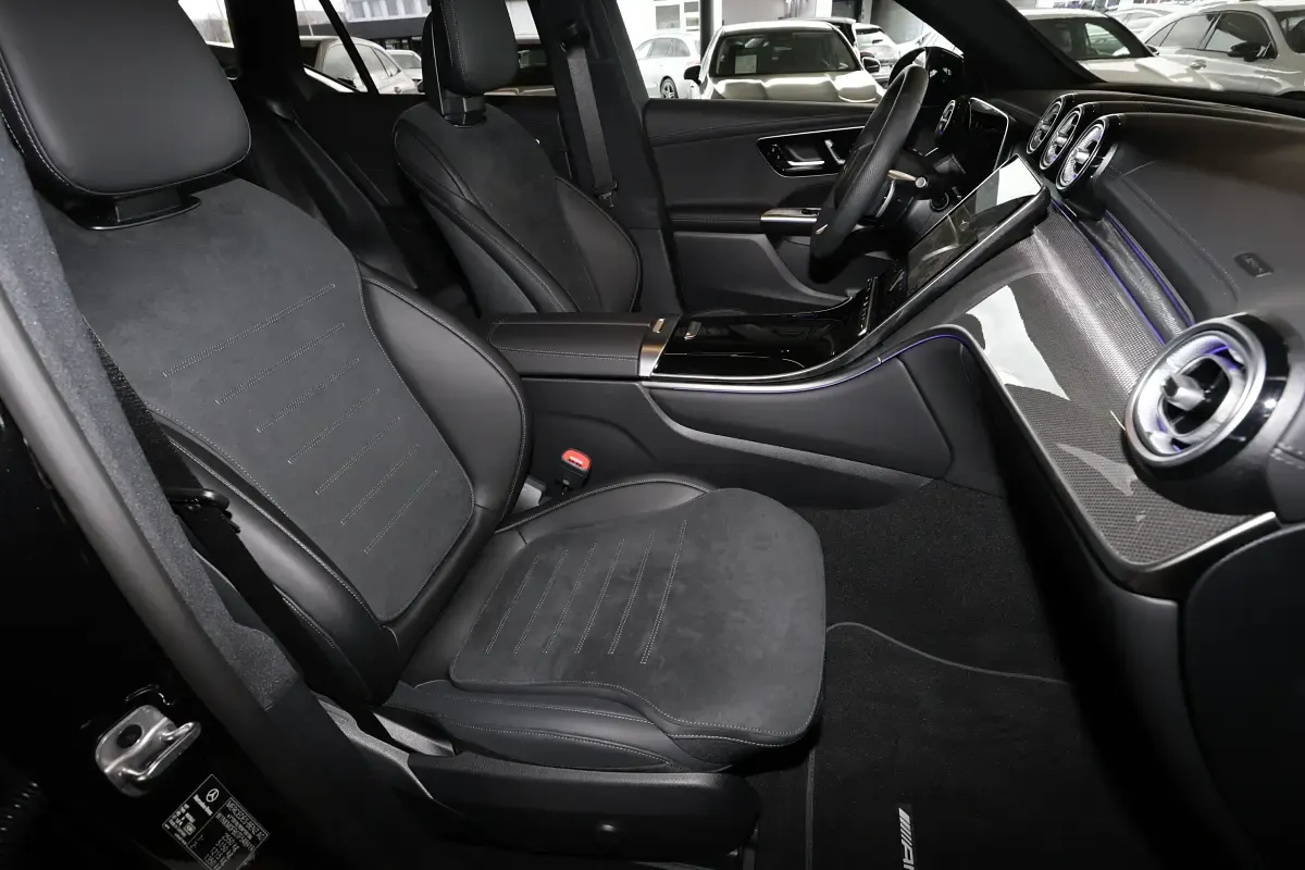 Gebraucht Mercedes GLC220 AMG 197 PS (144 kW) 2026 Metalliclack obsidianschwarz met SUV