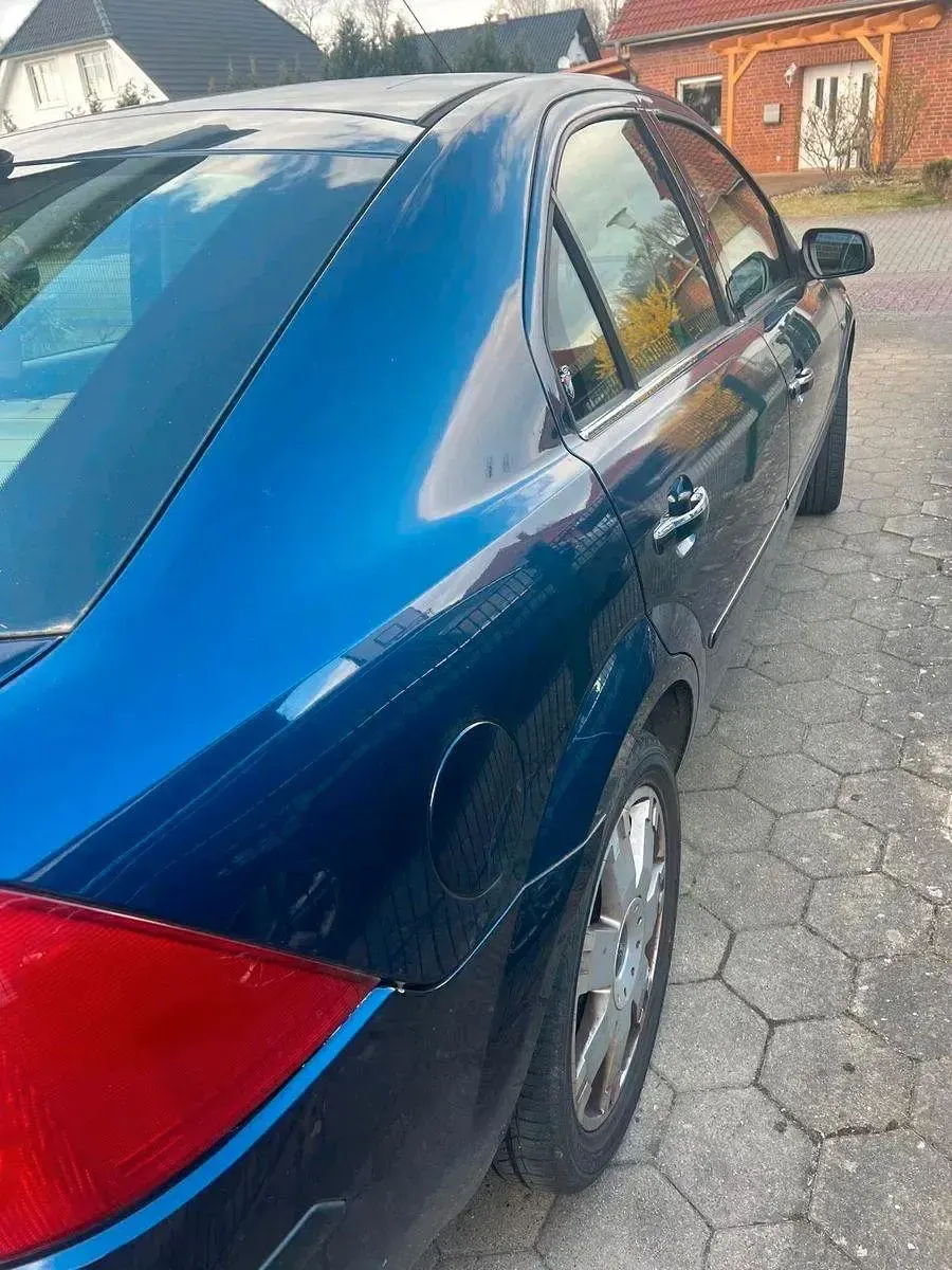 Gebraucht Ford Mondeo Ghia 146 PS (107 kW) 2003 Blau Limousine