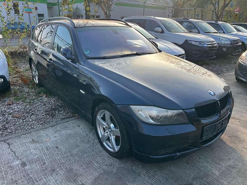 Gebraucht BMW 320 150 PS (110 kW) 2005 Monacoblau metallic Kombi